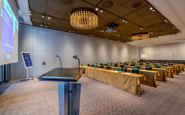 Radisson Blu Senator Hotel