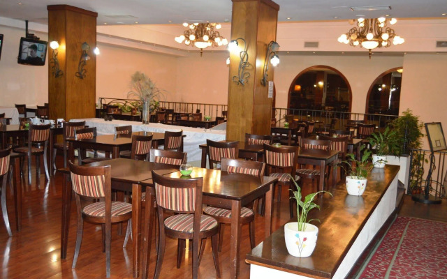 Gardi Hotel & Suites