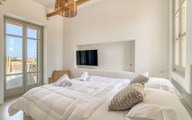 Lil Paros Luxury suites