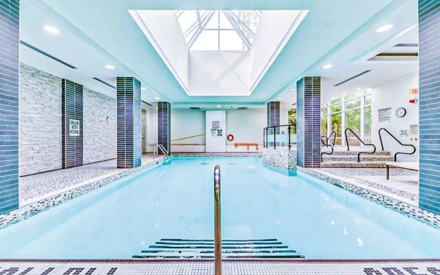Lake View Luxury Condo by Elite Suites