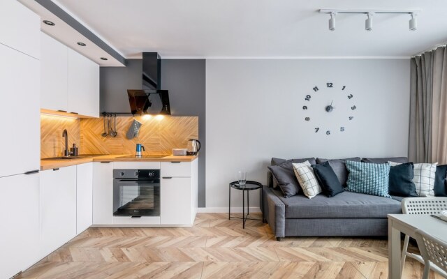 Charming Apartment for 6 by Renters