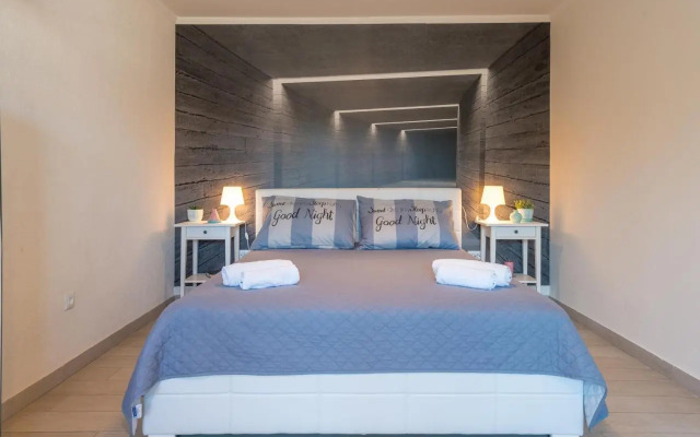 Brand New Studio With Terrace & Parking