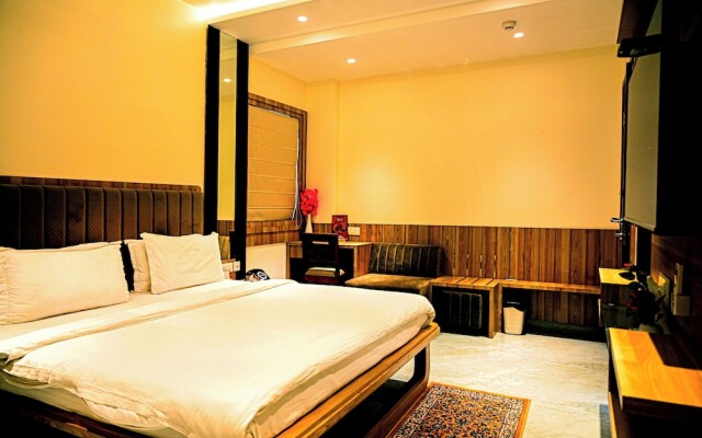 Hotel Cresent Near Assi Ghat