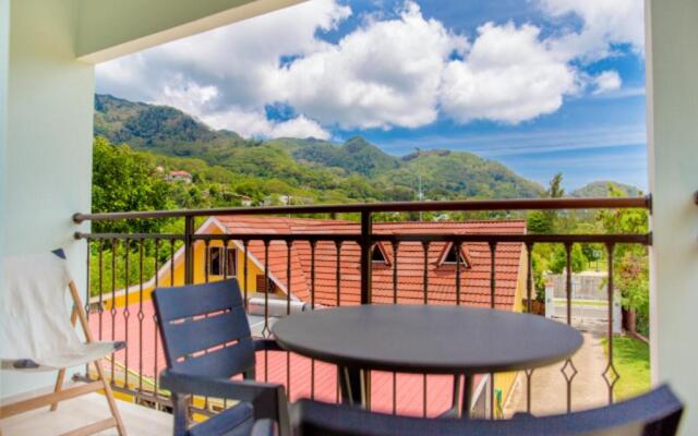 One bedroom appartement at Au cap 100 m away from the beach with enclosed garden and wifi