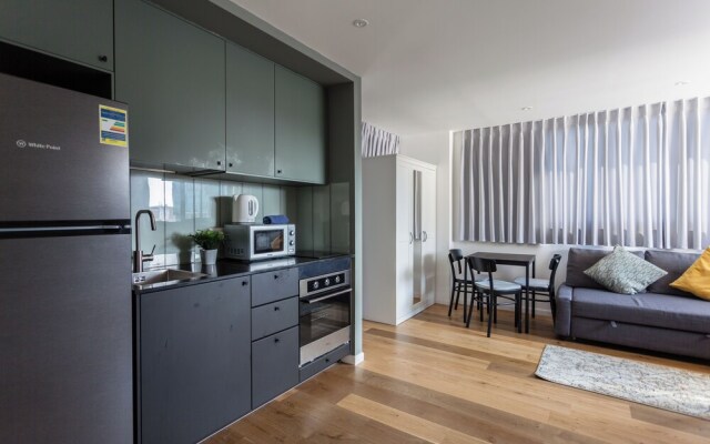 Rothschild Boulevard Prime location 1Bd