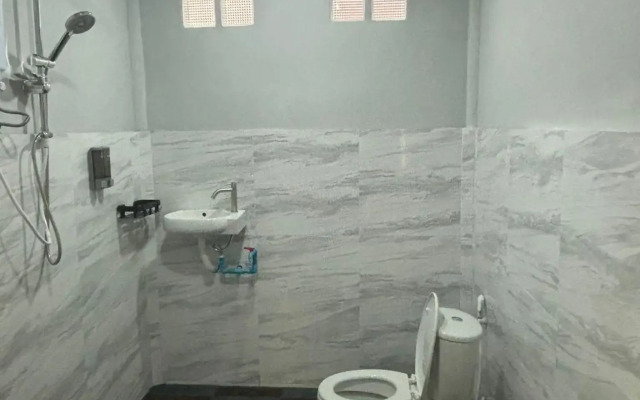 Tonmai Suites