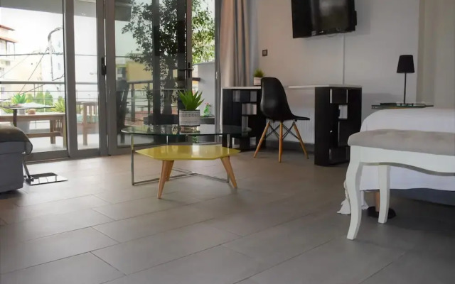 Stylish Boutique Loft With Private Balcony