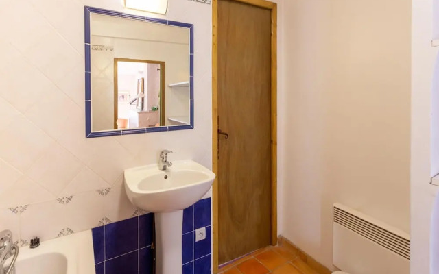 Cozy Holiday Home With Private Pool