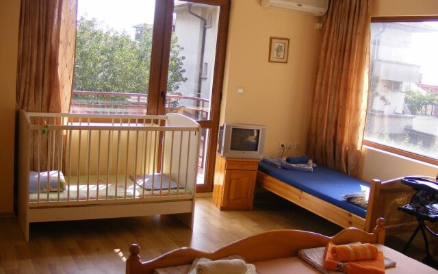 Guest Rooms in House Zora