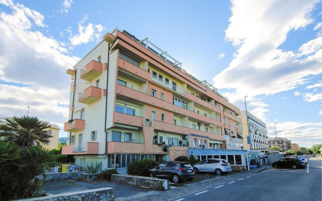 Awesome Apartment in Marinella di Sarzana With Wifi and 2 Bedrooms