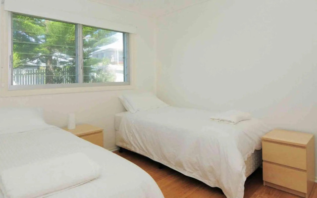 ONE TREE Gerroa 4pm check out Sundays