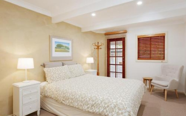 Beauty And The Beach', 88 Foreshore Drive - Large Home With Wifi And Water Views – Guest Rooms – Salamander Bay