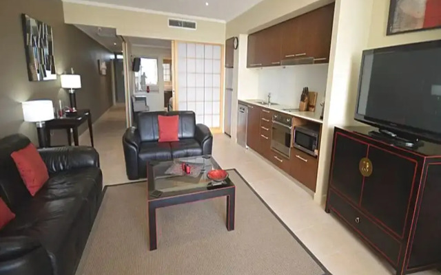 1 BDR/Apt/Foxtel/WiFi/Pool/parking/Spa/Urangan