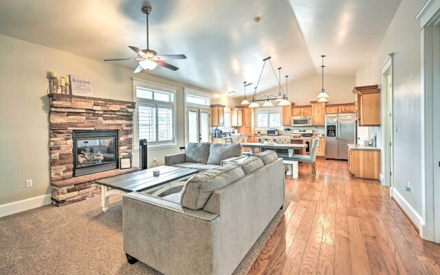 Bellemont Family Home w/ Hot Tub & Playground Set