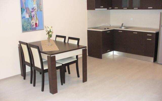 Rose Garden Omax Hotel Apartments