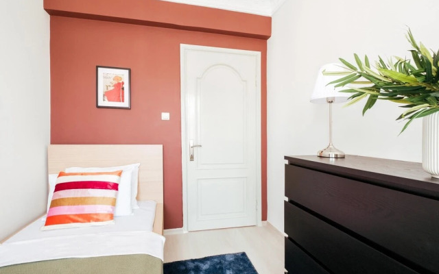 Sea View Flat w Balcony 5 min to Dolmabahce Palace