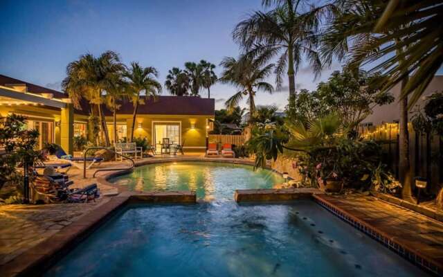 Spacious 5BR Home w Amazing Garden Privatepool
