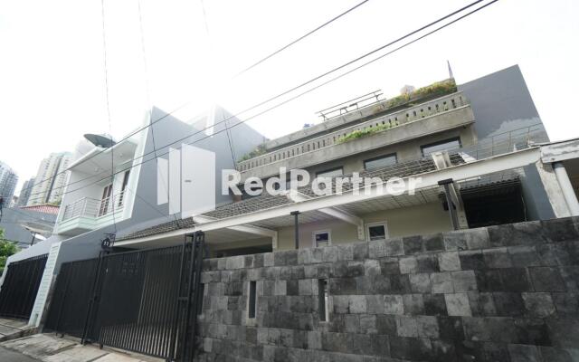 Tomang Gelong Guest House Syariah RedPartner