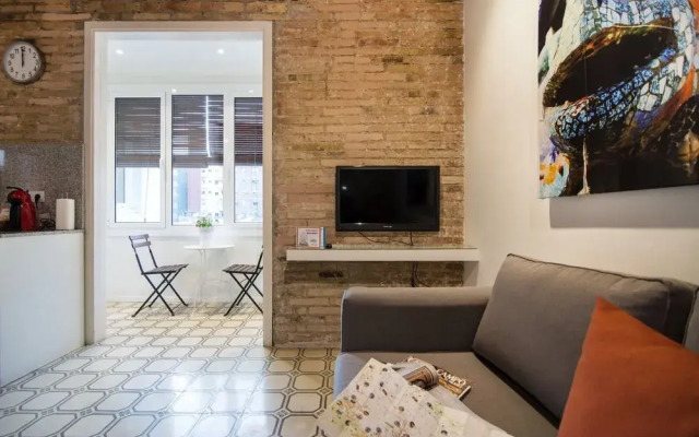 Happy People Gaudi Sant Pau Apartments