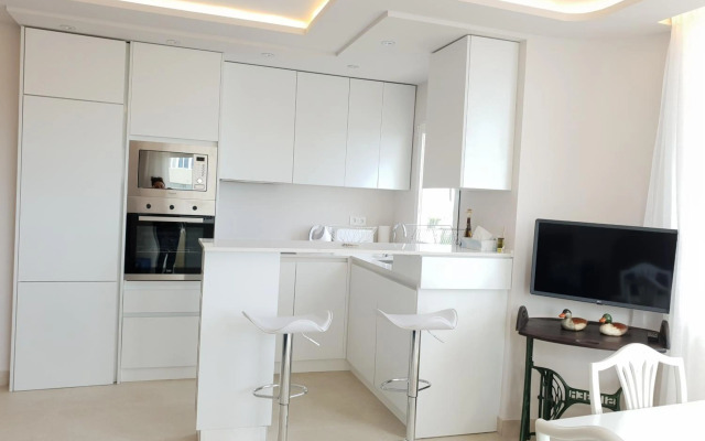 Fantastic Apartment In Front Of The Sea & Marina