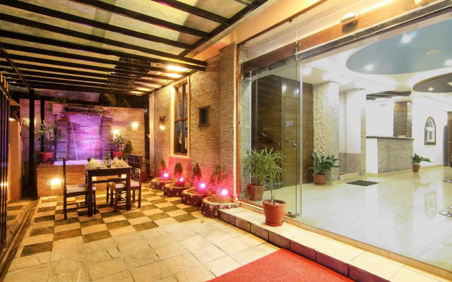 OYO 221 Hotel Lakeside Pvt Ltd