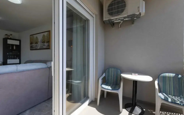 Kastel Stari Sunny Downtown Apartment With Terrace