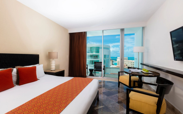 Krystal Grand Cancun