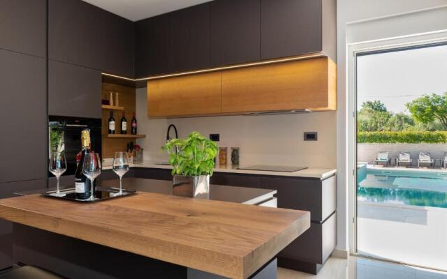 Luxurious Villa Laurea