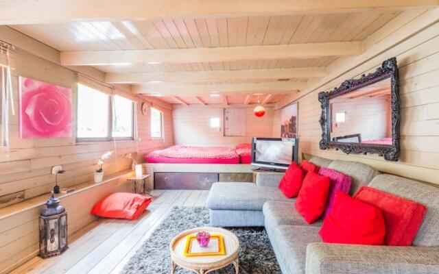 Houseboat in Jordaan Area