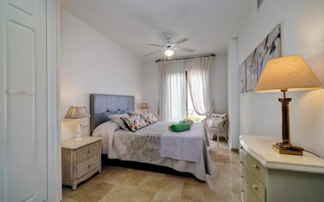 Apartamento 409 marina Real Puerto de la Duquesa playa