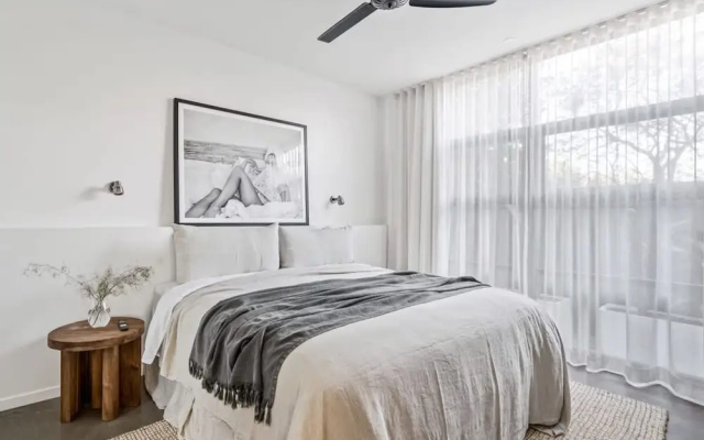 Maple on Edward Berry - by Linnaeus Collection – Guest Rooms – Berry
