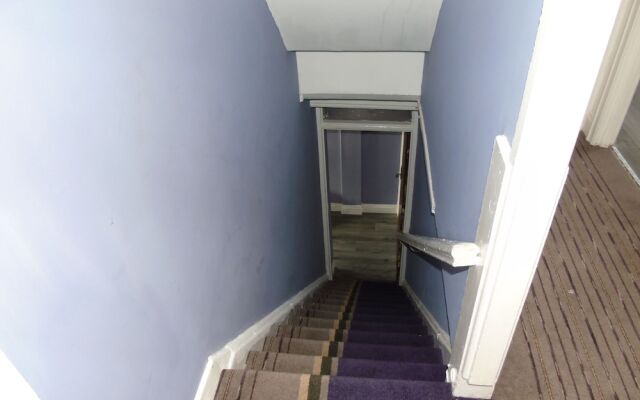Beautiful 4-Bed Apartment