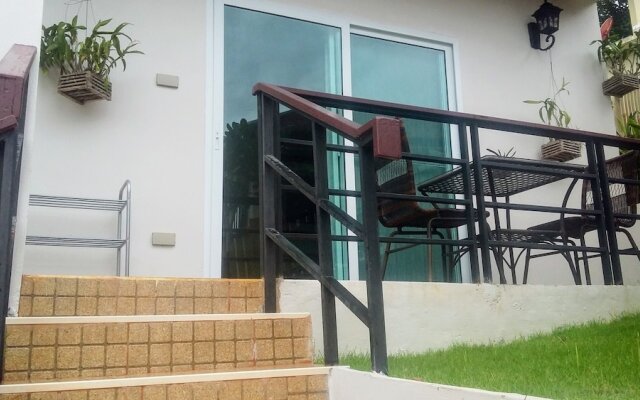 Peaceful 1 BR home in private residence