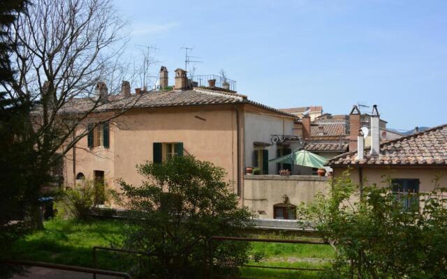 Scappo In Umbria, La Casa Del Duomo