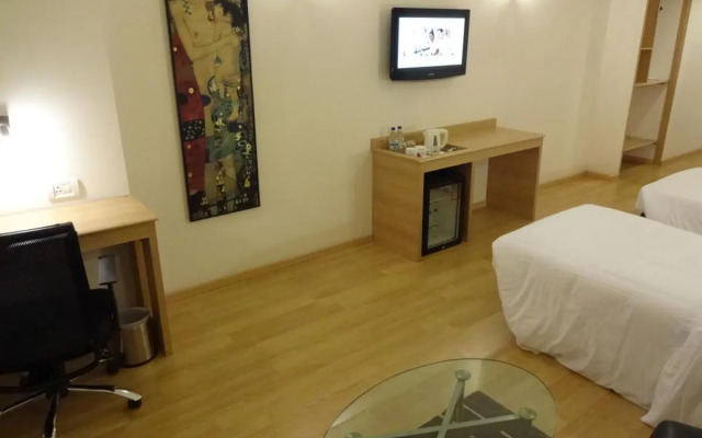 Red Fox by Lemon Tree Hotels, Hyderabad