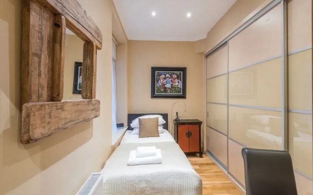 Designer Chelsea Family Home with Garden