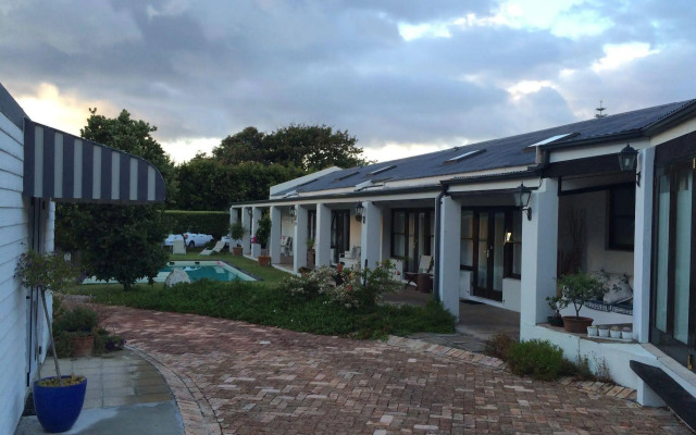 Sixteen Guest House on Main