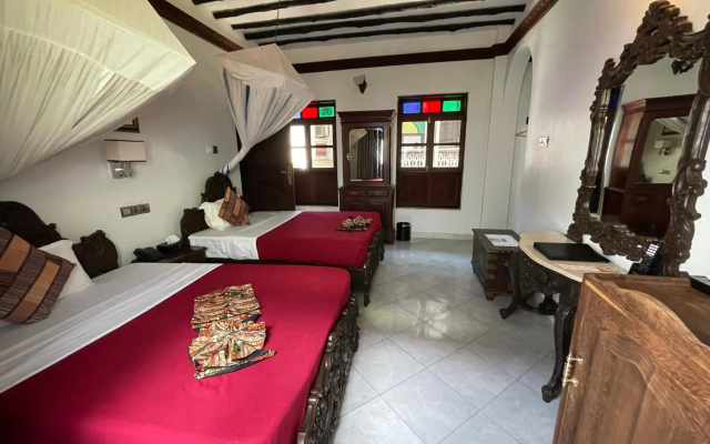Dhow Palace Hotel