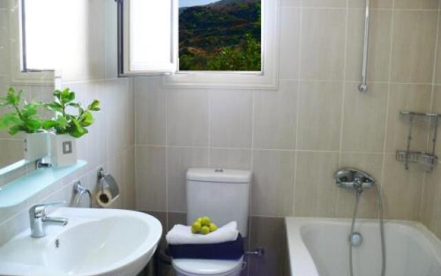 Happy Trails Pomos Panoramic Villa