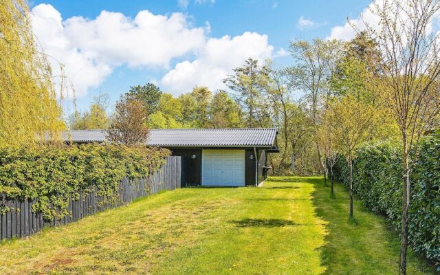 Spacious Holiday Home in Hovedstaden near Sea