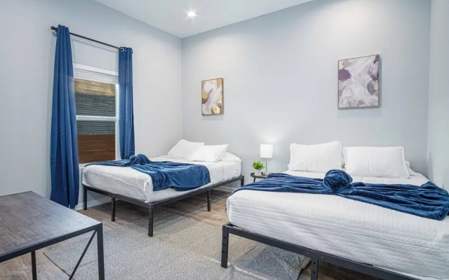 Experience Convenience w/ 4br/3ba Near Alamodome