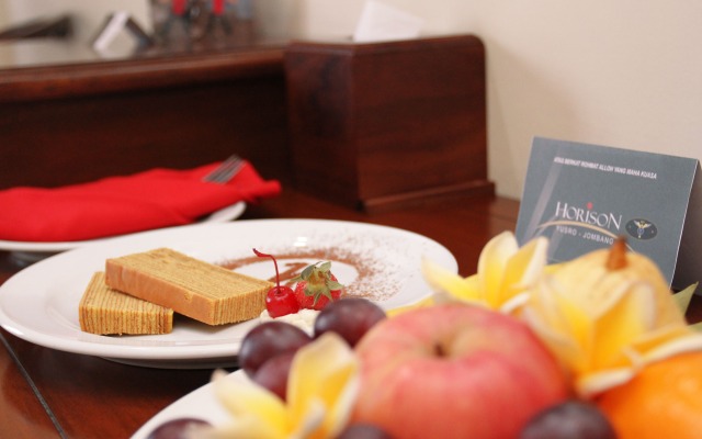 Yusro Hotel Restaurant & Convention