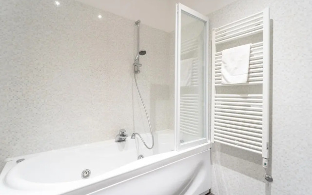 White Flat in Como City Center