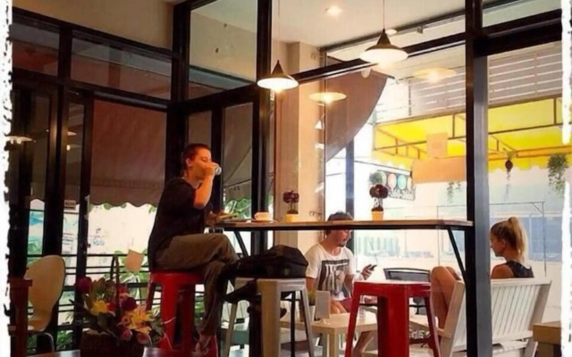 U Dee Room & Coffee