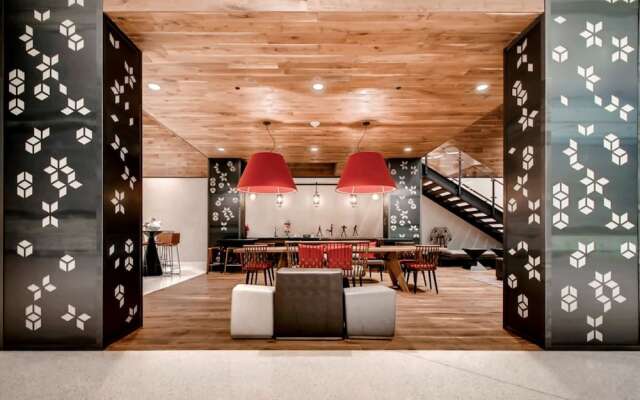 Global Luxury Suites at South Arlington