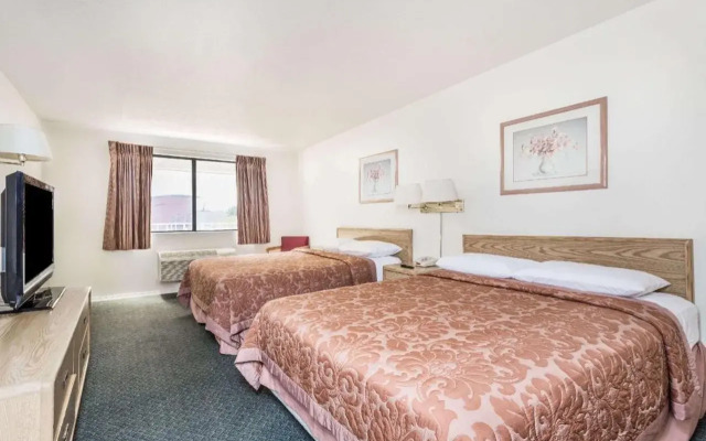 Super 8 By Wyndham Phoenix Metro North