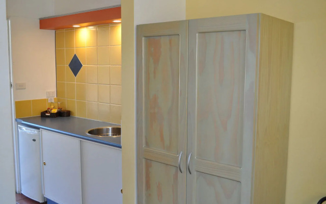 Black Dolphin Motel & Apartments