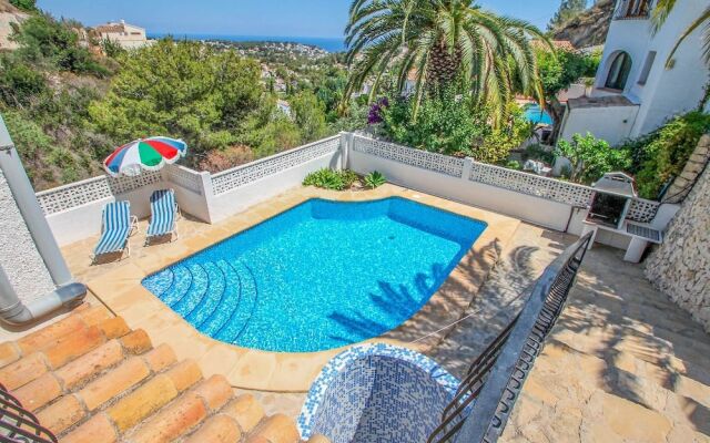 Linda - modern villa with splendid views in Benissa