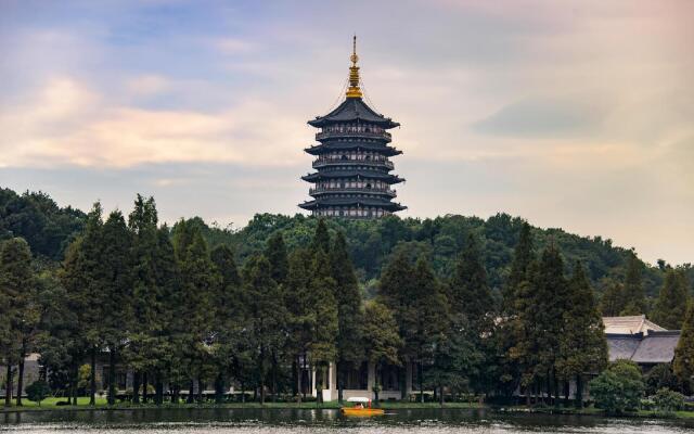 Super 8 by Wyndham Hangzhou Huan Cheng Bei Lu