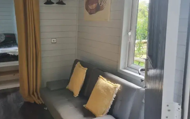 Glamping Hut - Riverview 3